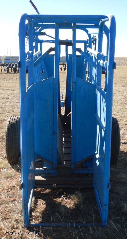 image for item LN9793 Priefert 85  squeeze chute
