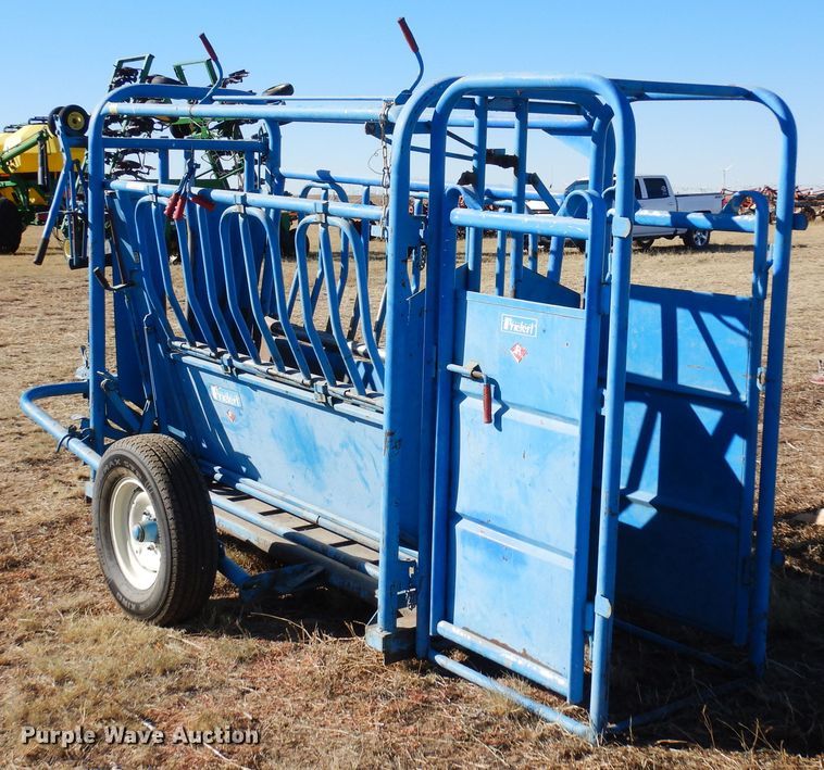 image for item LN9793 Priefert 85  squeeze chute