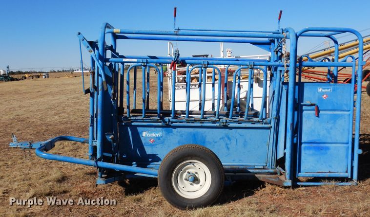 image for item LN9793 Priefert 85  squeeze chute