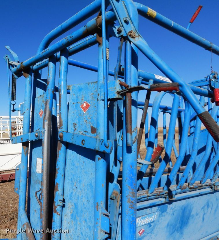 image for item LN9793 Priefert 85  squeeze chute