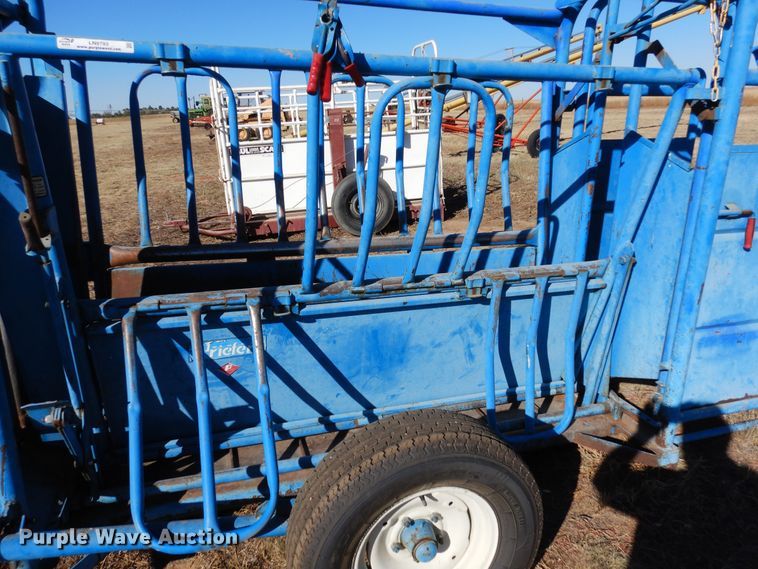 image for item LN9793 Priefert 85  squeeze chute