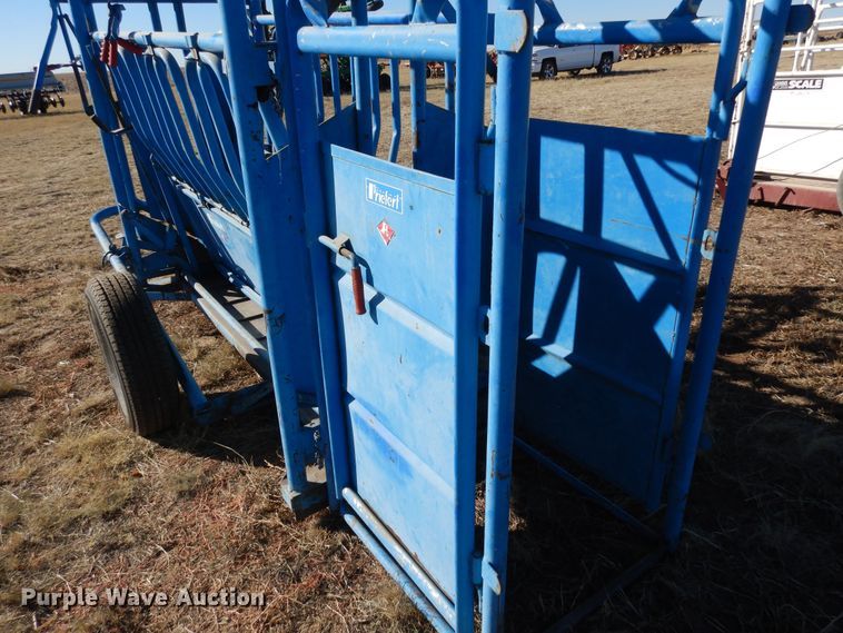 image for item LN9793 Priefert 85  squeeze chute
