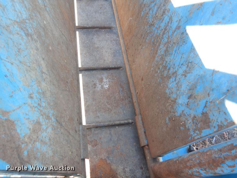 image for item LN9793 Priefert 85  squeeze chute