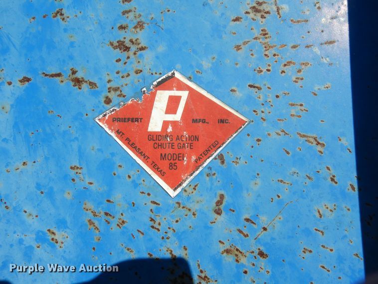 image for item LN9793 Priefert 85  squeeze chute