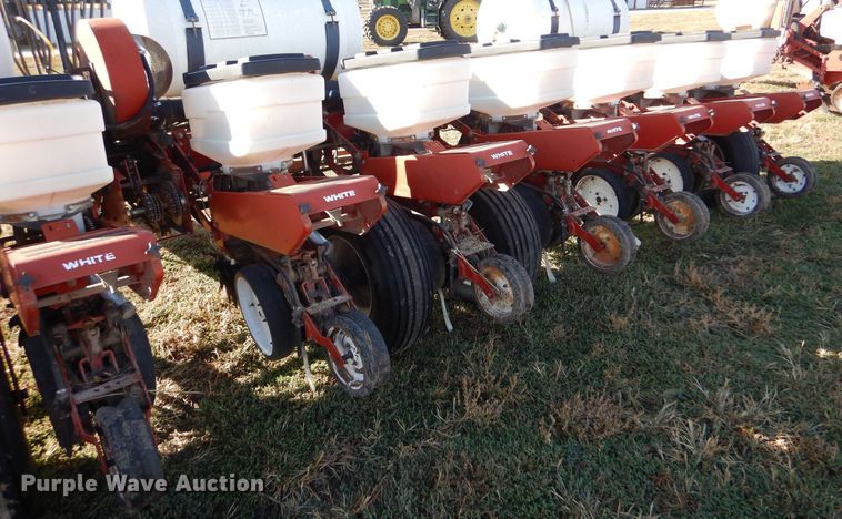 image for item LU9758 White 6100  planter