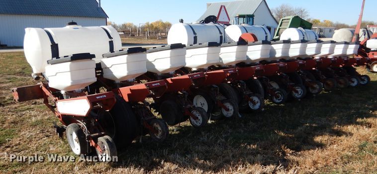 image for item LU9758 White 6100  planter