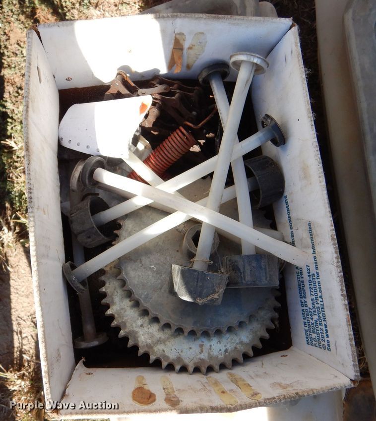 image for item LU9758 White 6100  planter