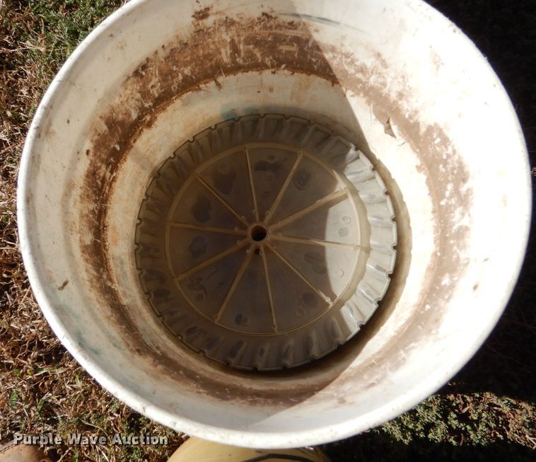 image for item LU9758 White 6100  planter