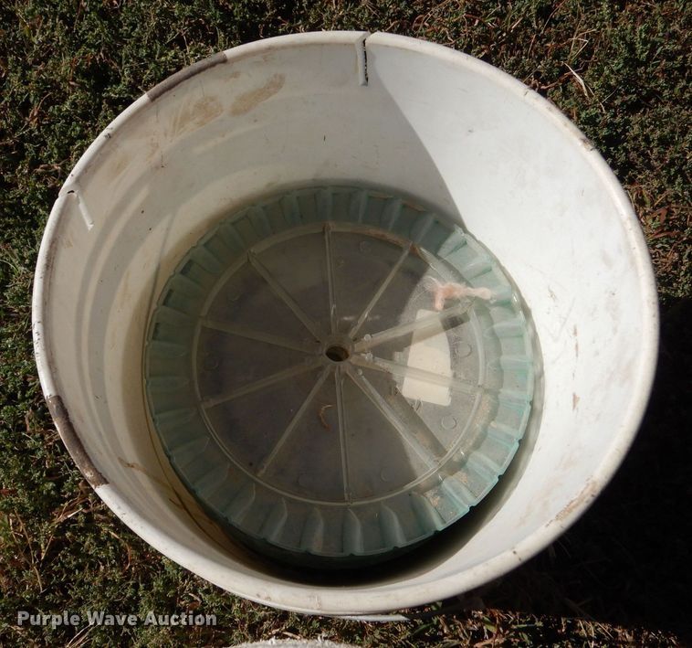 image for item LU9758 White 6100  planter