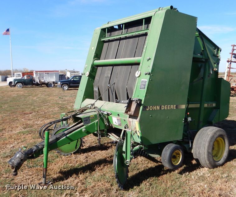 image for item LU9759 1995 John Deere 535  round baler