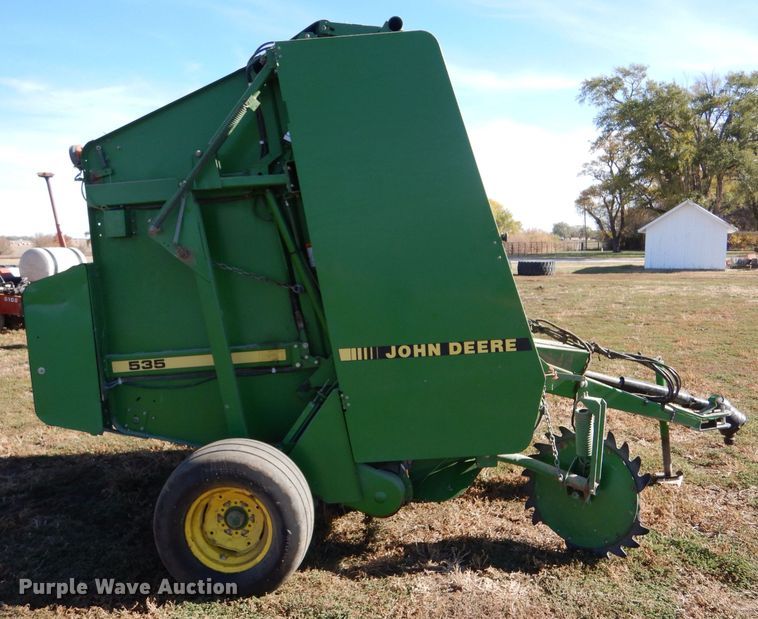 image for item LU9759 1995 John Deere 535  round baler