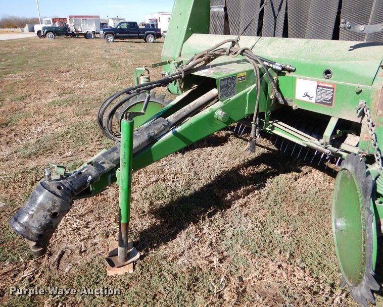 image for item LU9759 1995 John Deere 535  round baler