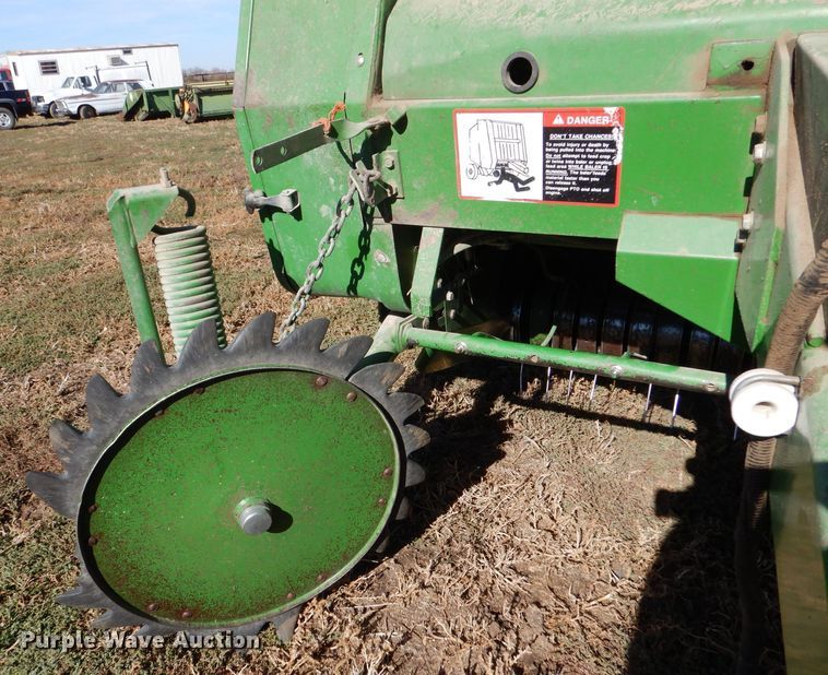 image for item LU9759 1995 John Deere 535  round baler