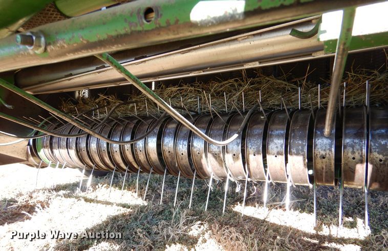 image for item LU9759 1995 John Deere 535  round baler