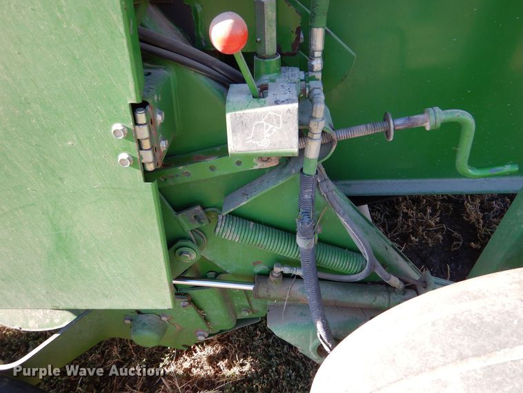 image for item LU9759 1995 John Deere 535  round baler