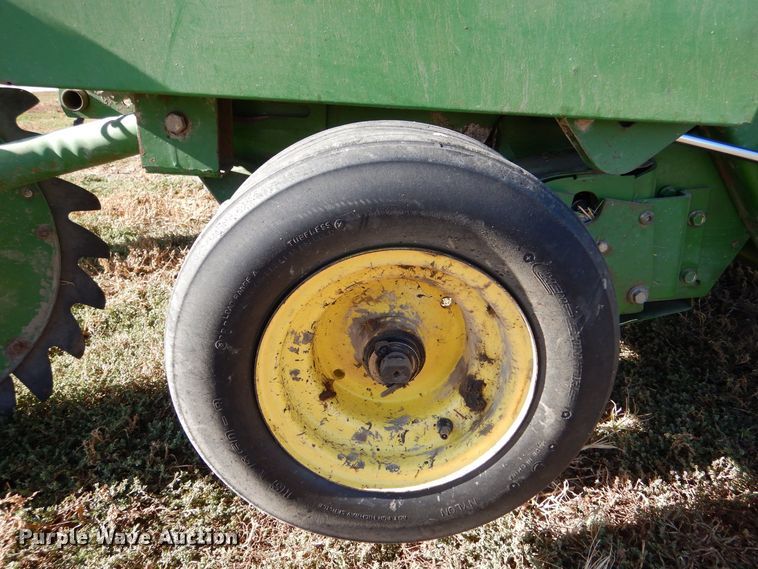 image for item LU9759 1995 John Deere 535  round baler