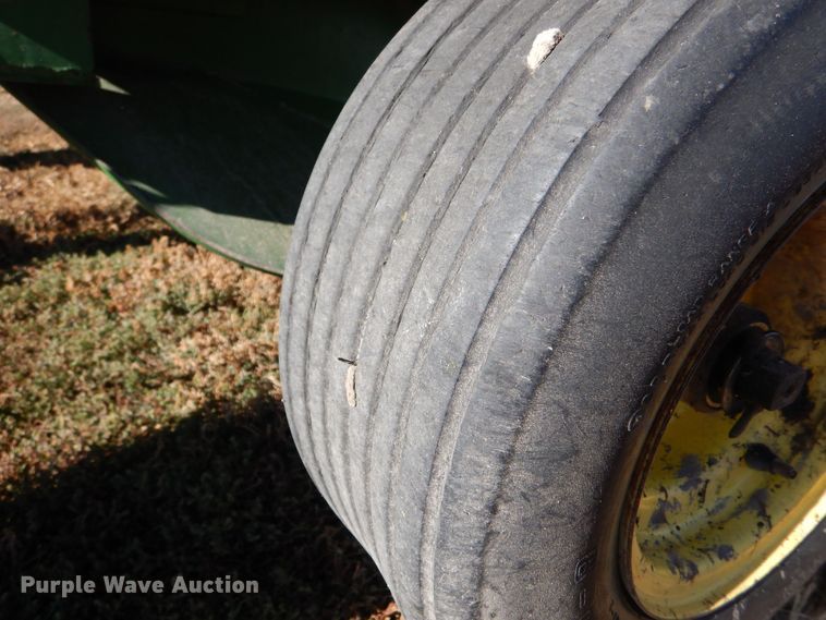 image for item LU9759 1995 John Deere 535  round baler