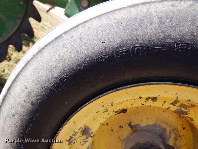 image for item LU9759 1995 John Deere 535  round baler