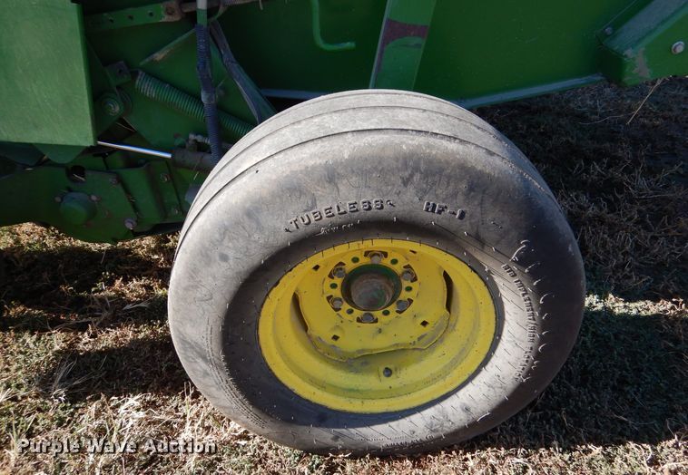 image for item LU9759 1995 John Deere 535  round baler