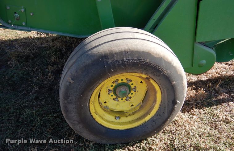 image for item LU9759 1995 John Deere 535  round baler