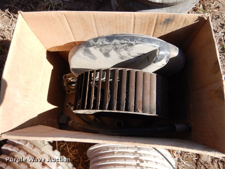 image for item LU9760 White 5100  planter