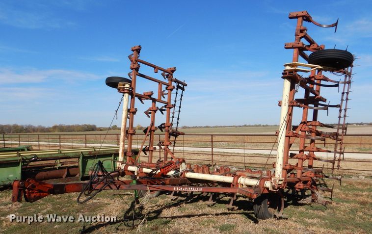 image for item LU9762 Krause  field cultivator