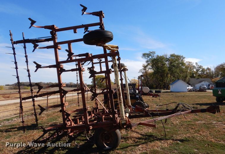 image for item LU9762 Krause  field cultivator