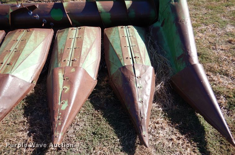 image for item LU9764 John Deere 653  all-crop head
