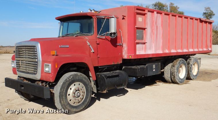 image for item LU9769 1987 Ford L9000  grain truck
