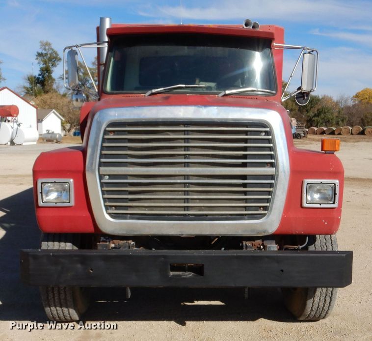 image for item LU9769 1987 Ford L9000  grain truck