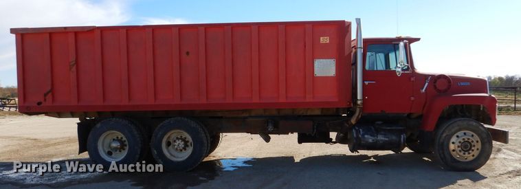 image for item LU9769 1987 Ford L9000  grain truck
