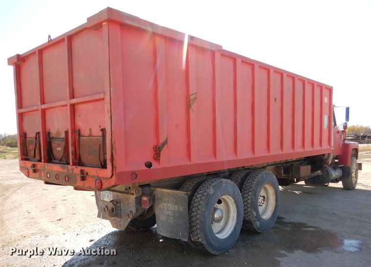 image for item LU9769 1987 Ford L9000  grain truck