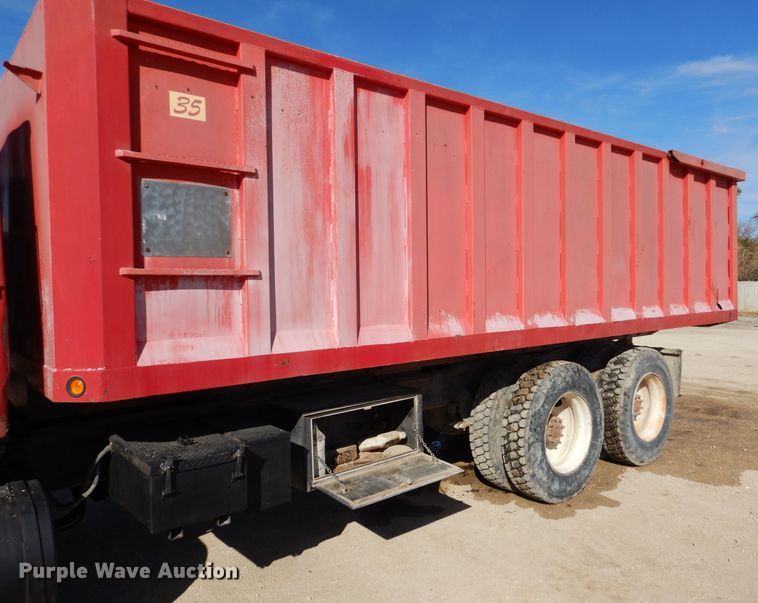 image for item LU9769 1987 Ford L9000  grain truck