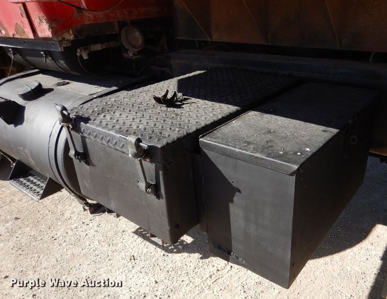 image for item LU9769 1987 Ford L9000  grain truck