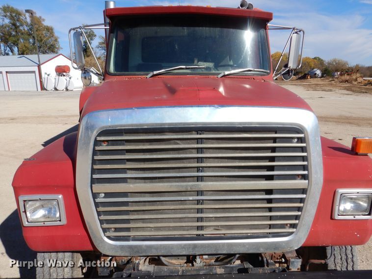 image for item LU9769 1987 Ford L9000  grain truck