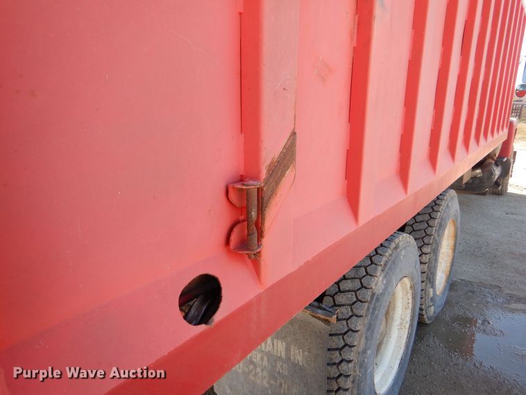 image for item LU9769 1987 Ford L9000  grain truck