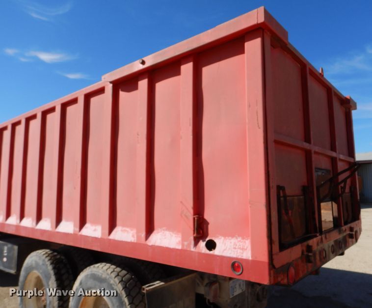 image for item LU9769 1987 Ford L9000  grain truck