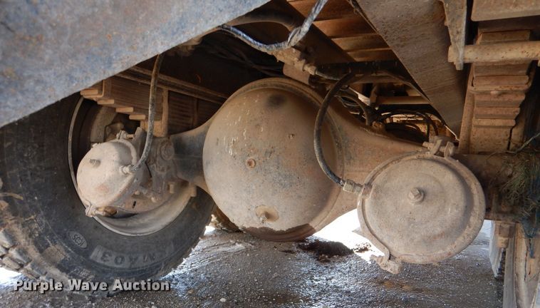 image for item LU9769 1987 Ford L9000  grain truck