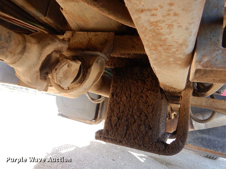 image for item LU9769 1987 Ford L9000  grain truck