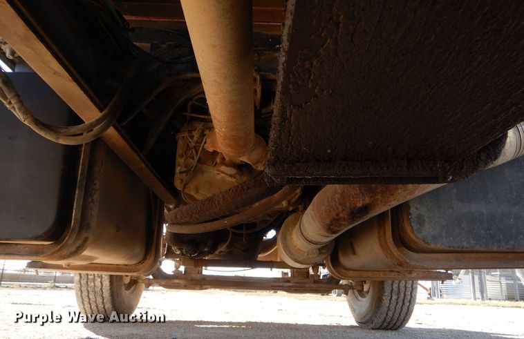 image for item LU9769 1987 Ford L9000  grain truck