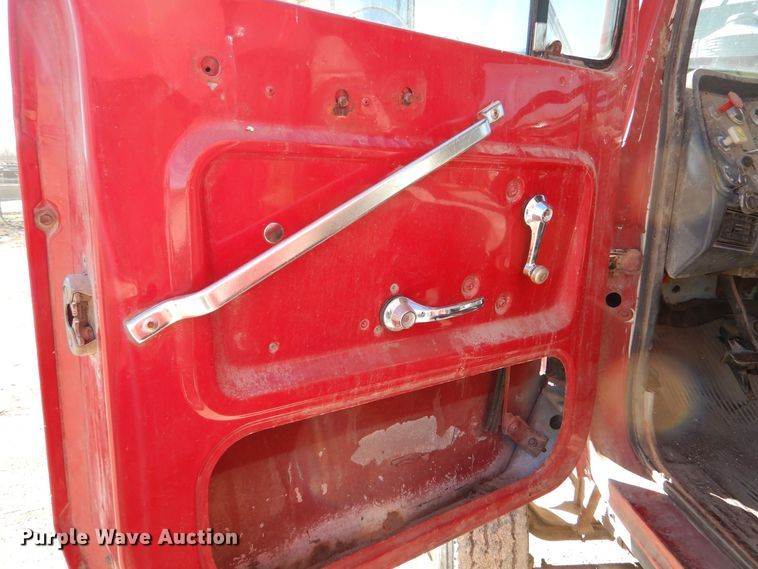 image for item LU9769 1987 Ford L9000  grain truck