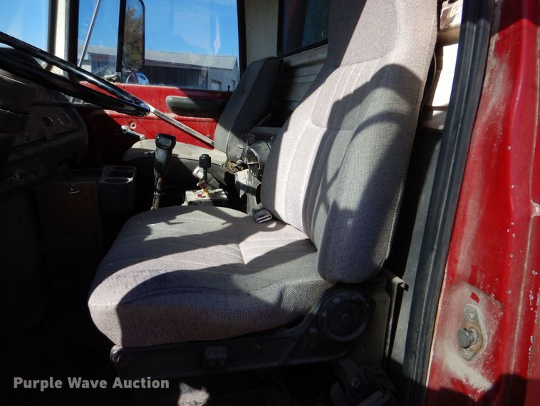 image for item LU9769 1987 Ford L9000  grain truck