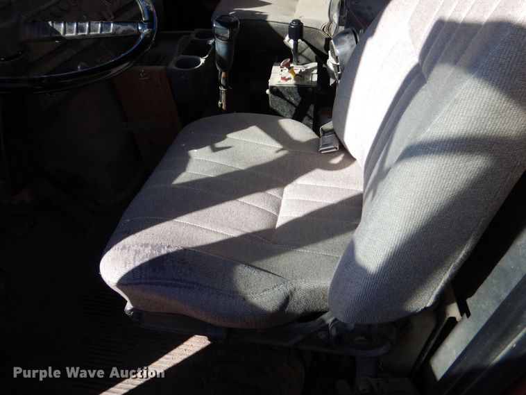 image for item LU9769 1987 Ford L9000  grain truck