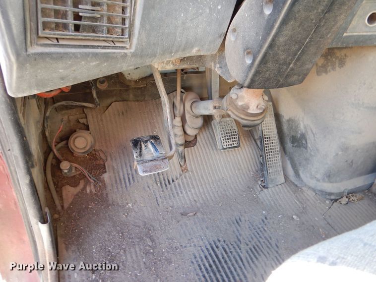 image for item LU9769 1987 Ford L9000  grain truck