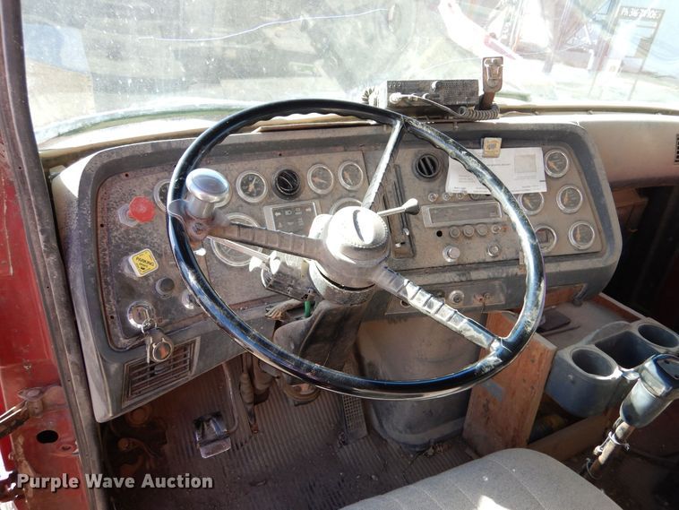 image for item LU9769 1987 Ford L9000  grain truck