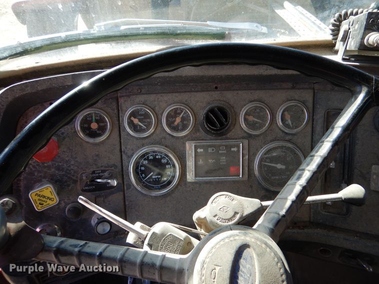 image for item LU9769 1987 Ford L9000  grain truck