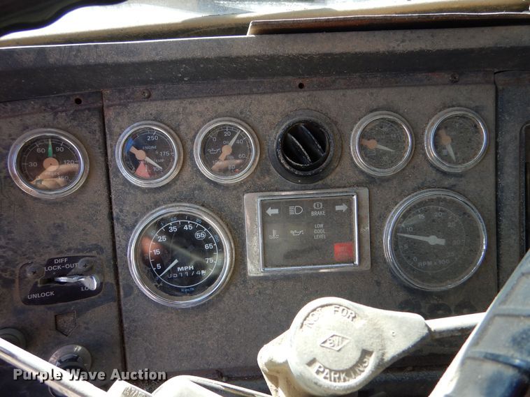 image for item LU9769 1987 Ford L9000  grain truck