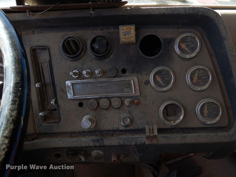 image for item LU9769 1987 Ford L9000  grain truck