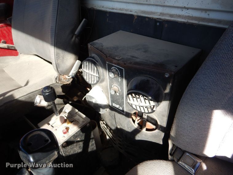 image for item LU9769 1987 Ford L9000  grain truck