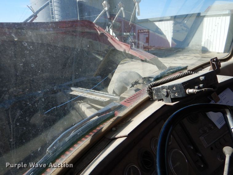 image for item LU9769 1987 Ford L9000  grain truck